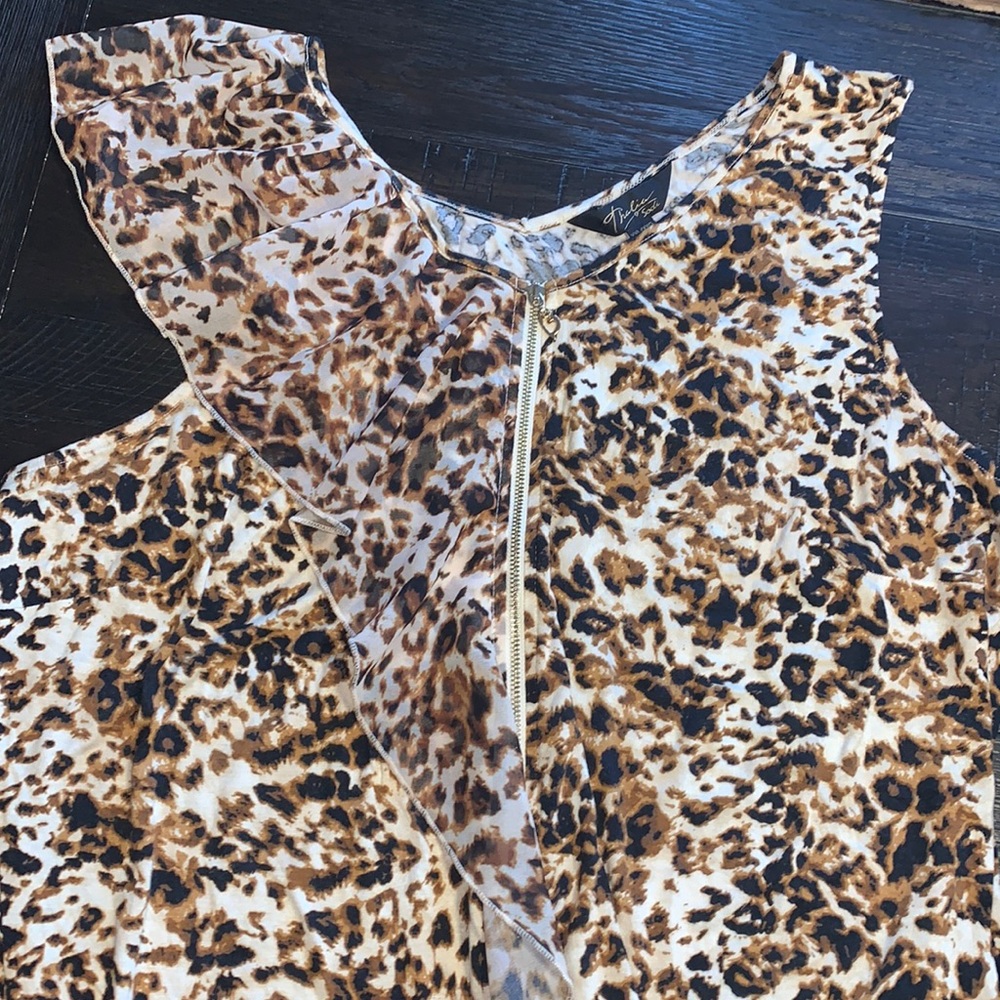 Thalia Sodi leopard sleeveless top, size XXL.